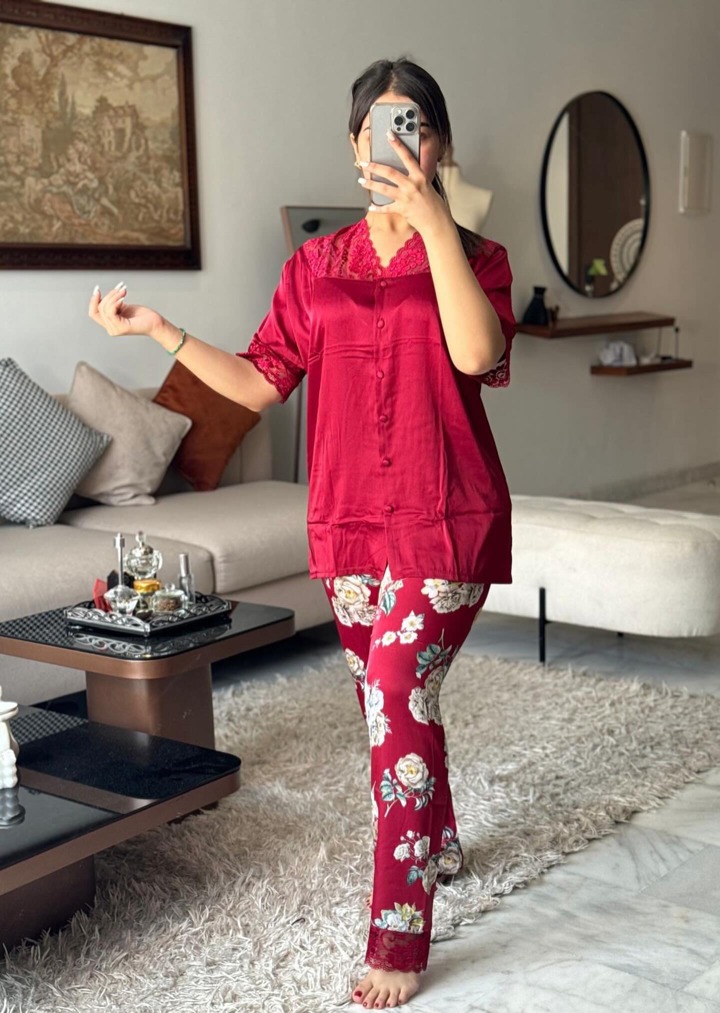 بيجامة من الساتان نصف كم بنمط "Floral".